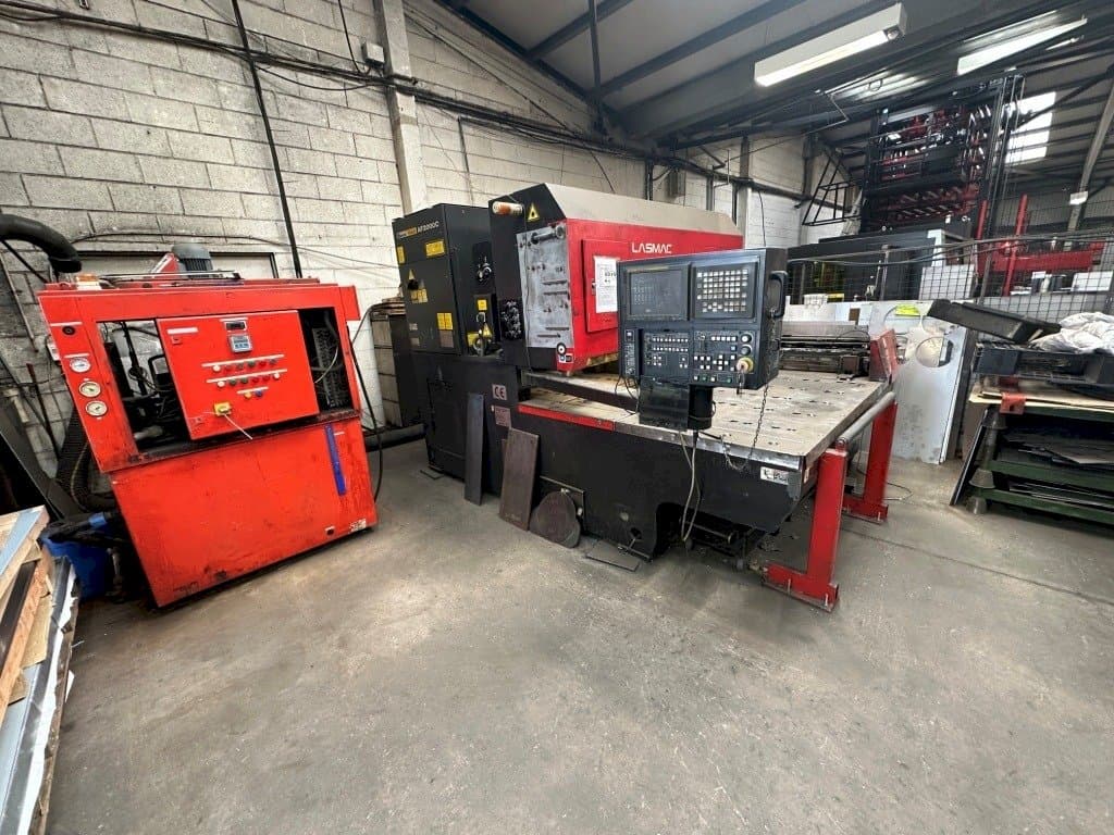Vue de face de la machine AMADA Lasmac LC1212A3