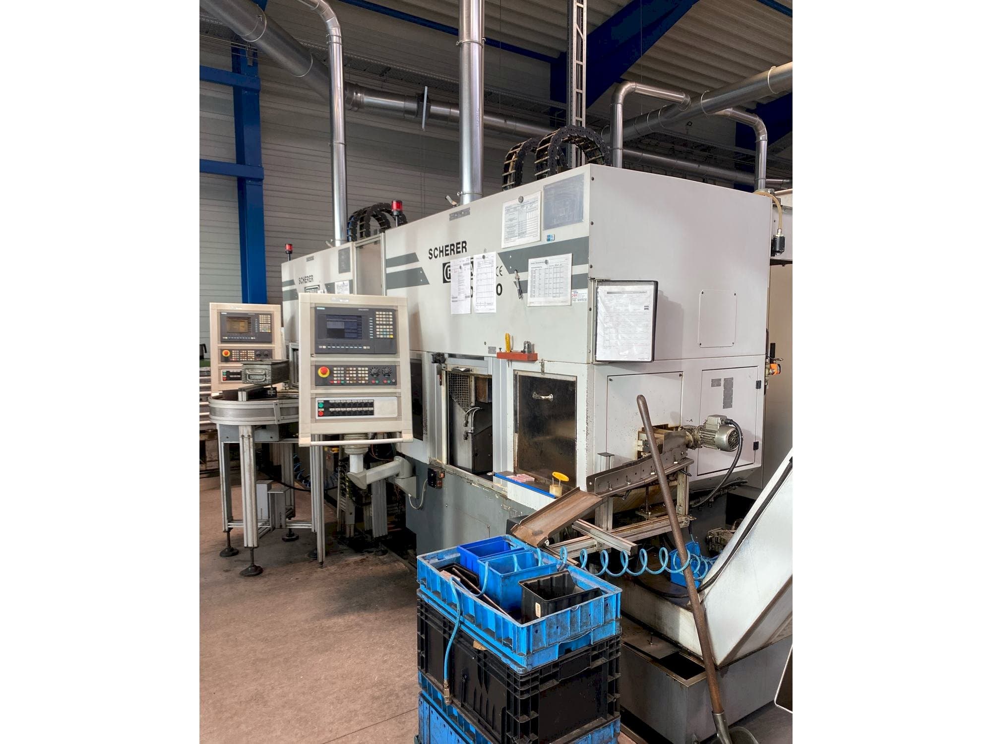 Vue de face de la machine Scherer - Feinbau VDZ 100