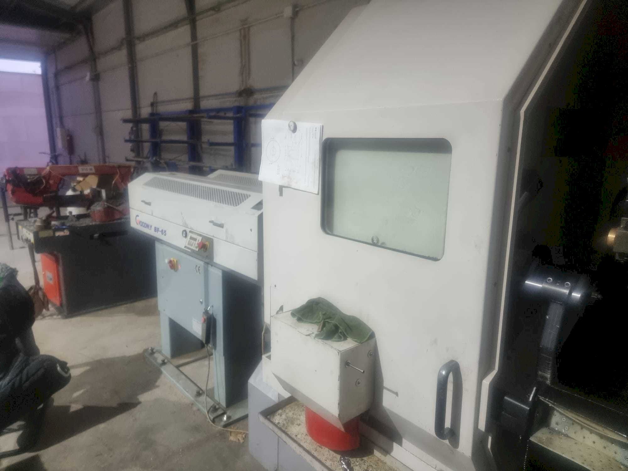 Vue latérale droite de la machine Goodway MSY 280