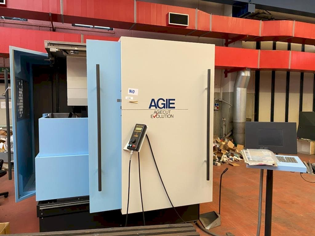 Vue de face de la machine AGIE AGIEMATIC + AGIEPULS 60 HSF