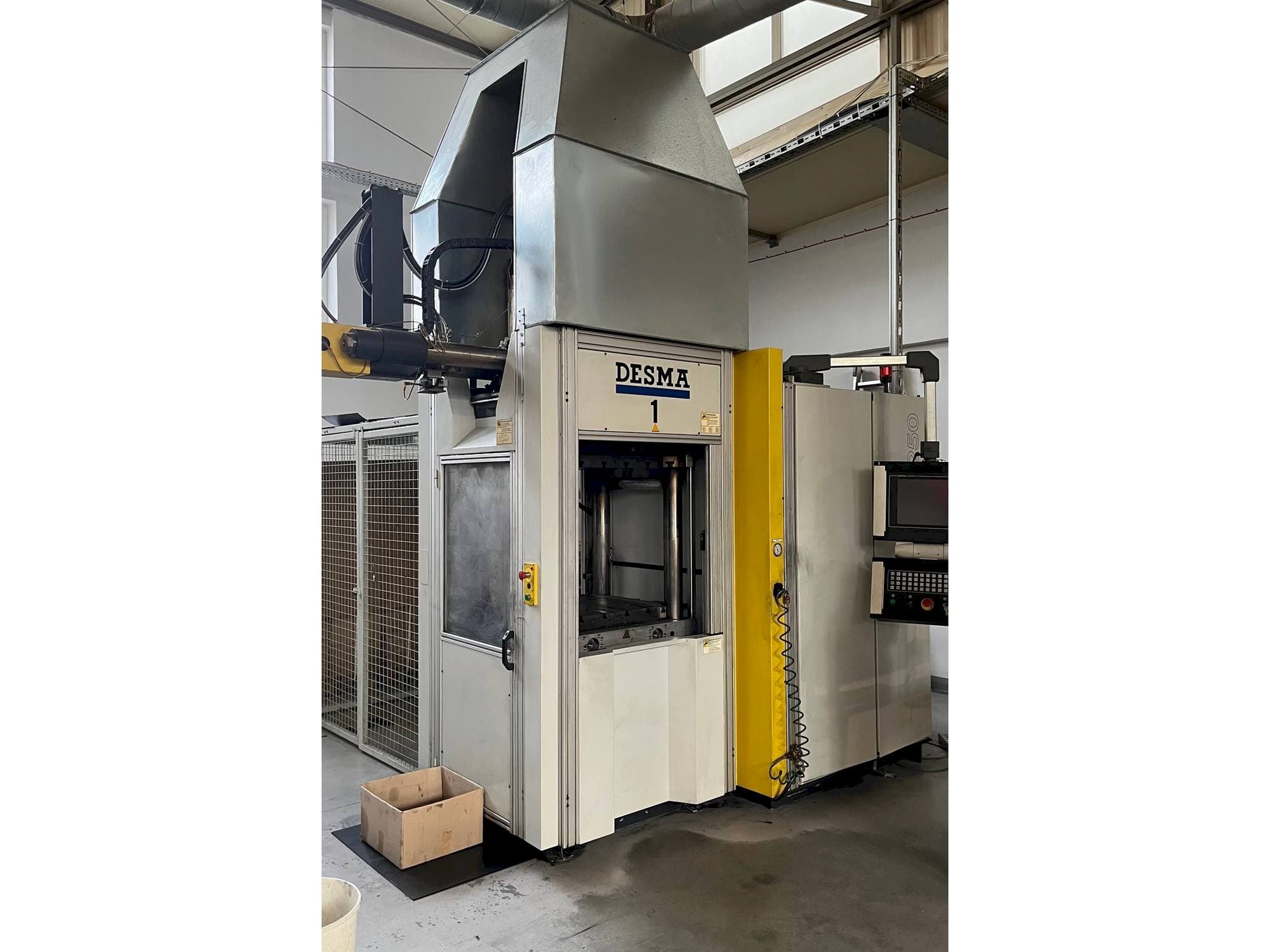 Vue de face de la machine Kloeckner Desma 968.250 ZO