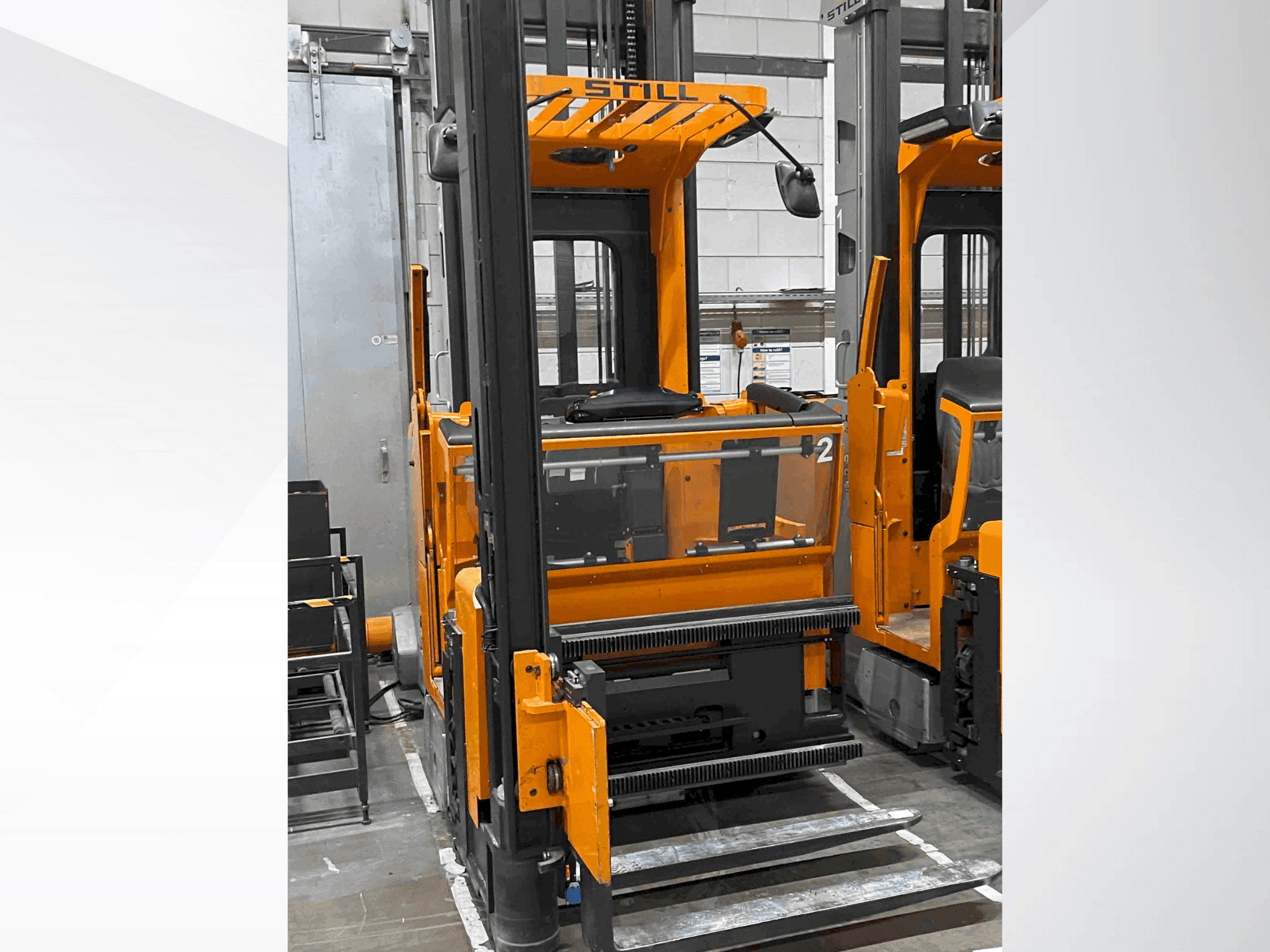 Vue de face de la machine STILL MX-X 48v TE 3400