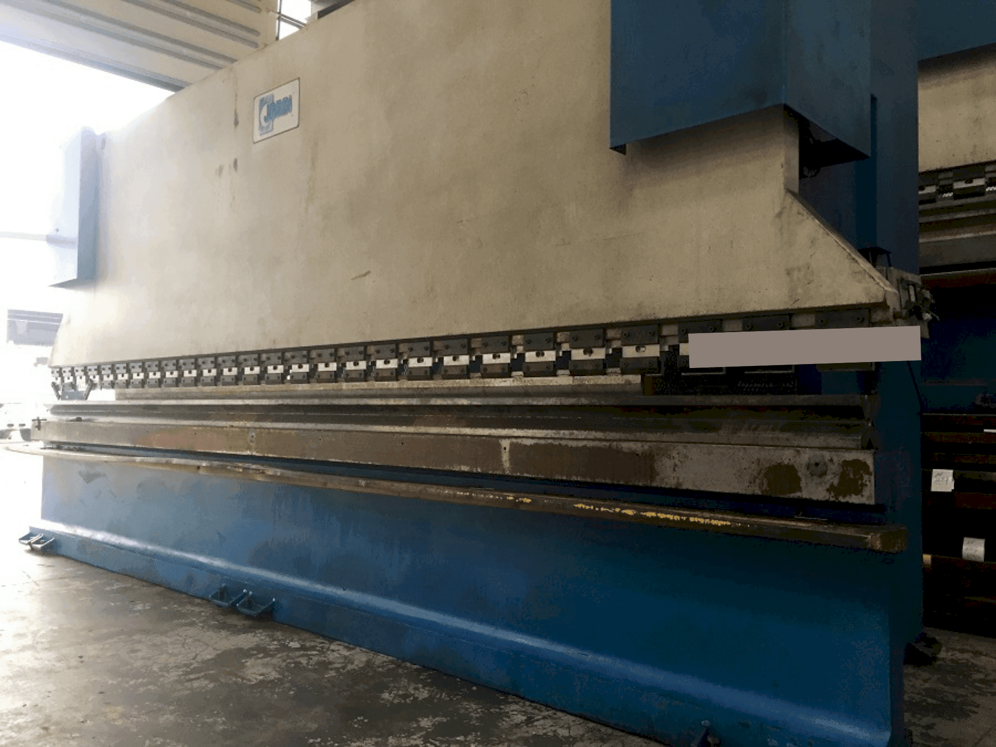 Vue latérale gauche de la machine JORDI PH6100 - 180 (2003)