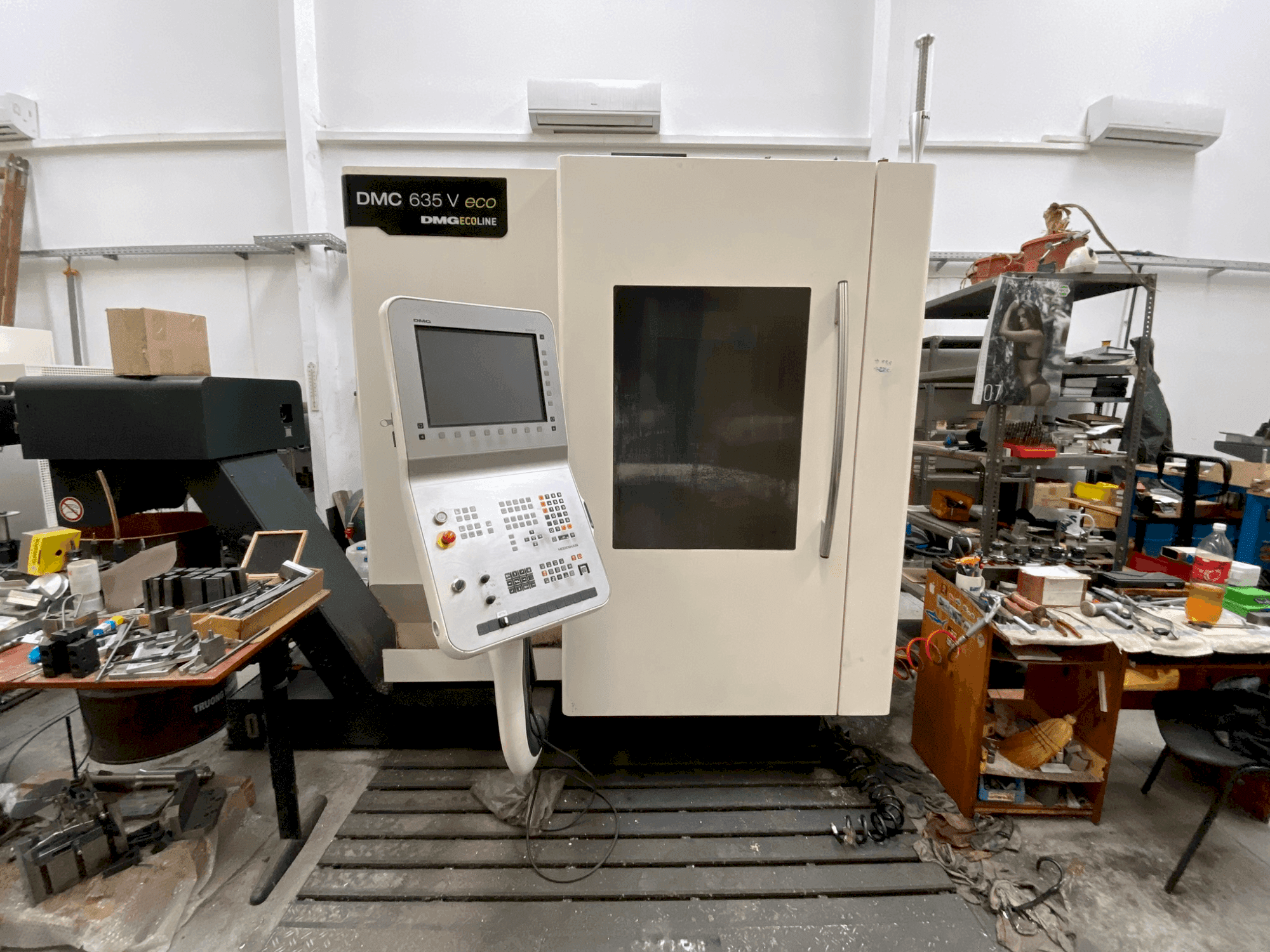 Vue de face de la machine DMG MORI DMC 635 V eco