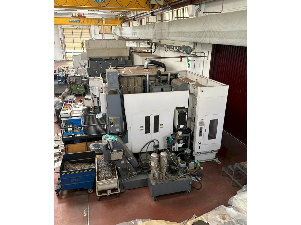 Vue de face de la machine Okuma MILLAC 800VH