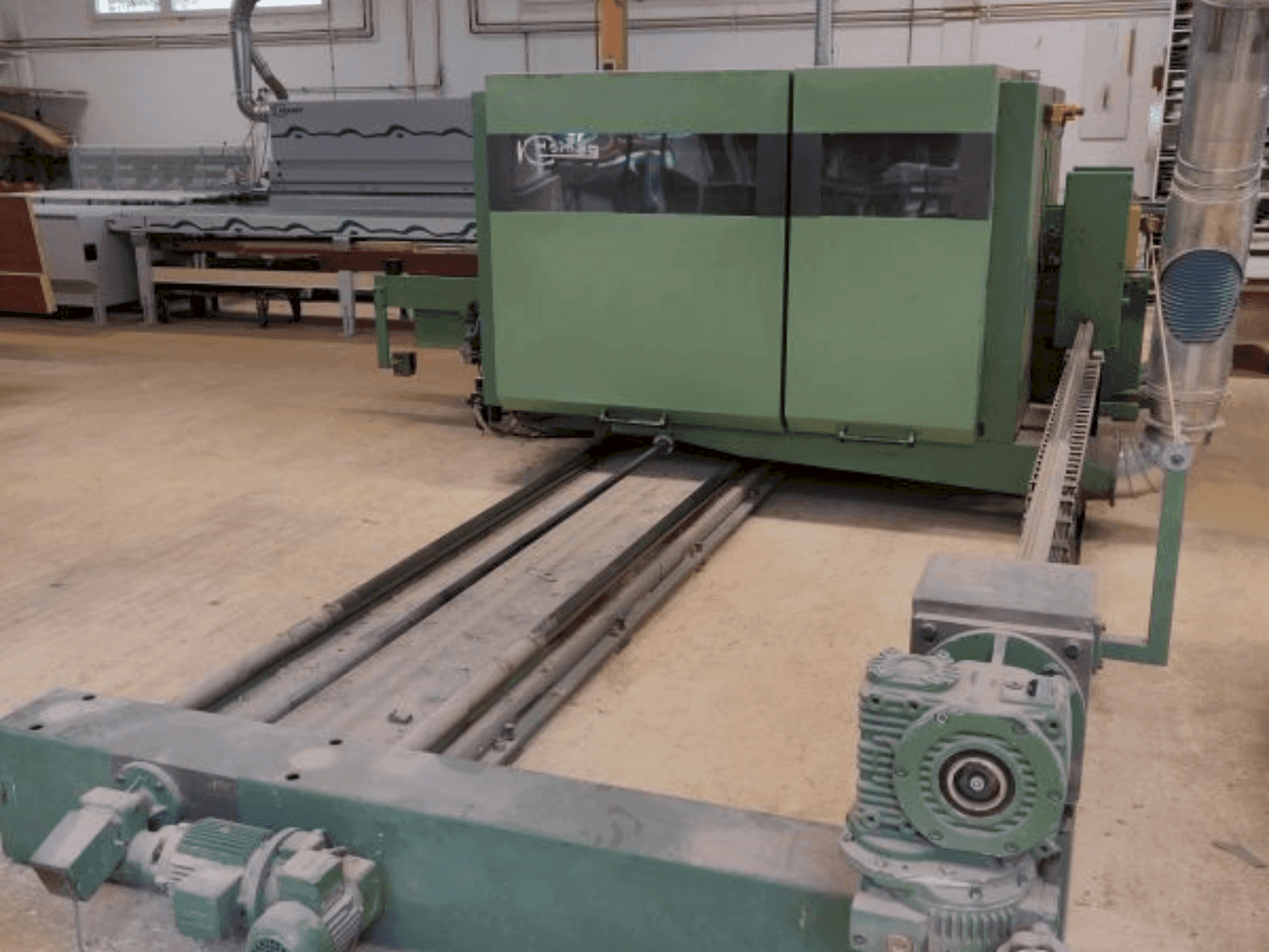 Vue de face de la machine HOMAG WEINMANN FLO 23