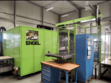 Vue de face de la machine Engel Duo 11050/1100 WP