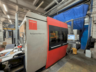 Vue de face de la machine Bystronic Bysprint Fiber 3015 3kW
