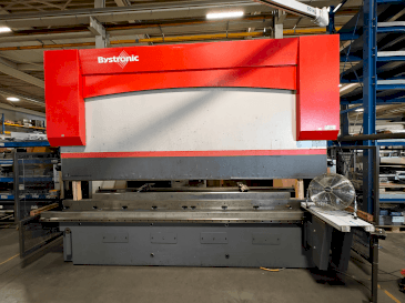 Vue de face de la machine Bystronic PR 200x4100