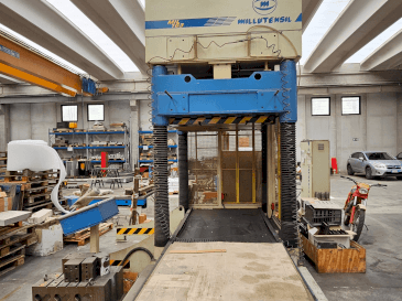Vue de face de la machine MILLUTENSIL MIL163
