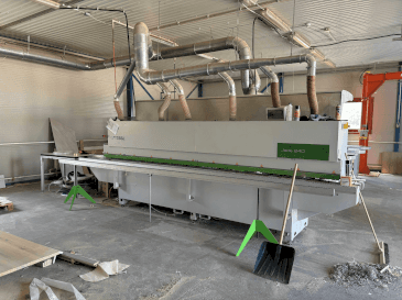 Vue de face de la machine BIESSE Jade 240