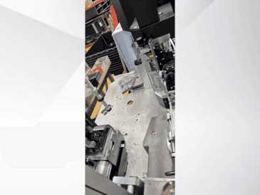 Vue de face de la machine Schleuniger CrimpCenter 64