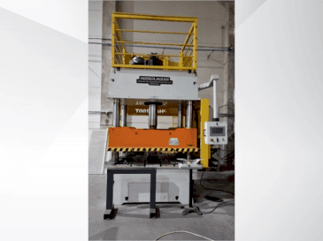 Vue de face de la machine HIDROLIKSAN PH4C 200T