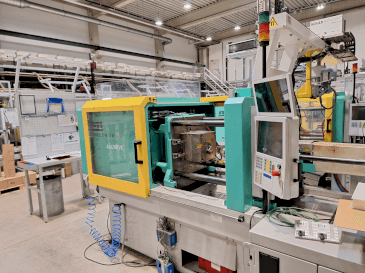 Vue de face de la machine Arburg 470 A 800-170