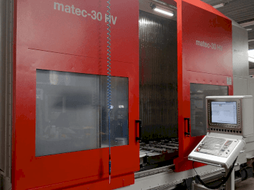 Vue de face de la machine Matec 30 HV