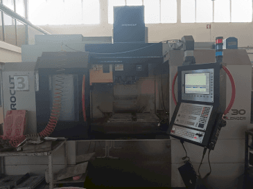 Vue de face de la machine MICROCUT V-30 Challenger