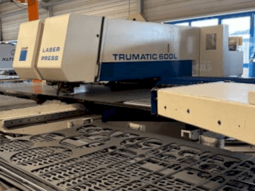 Vue de face de la machine TRUMPF Trumatic 600L