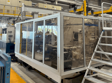 Vue de face de la machine Krauss Maffei 800-5000MC4