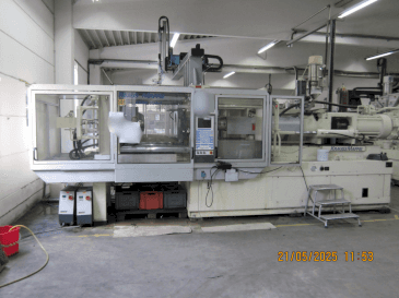 Vue de face de la machine Krauss Maffei 350-2700 C2