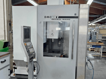Vue de face de la machine DMG DECKEL MAHO DMC 635V