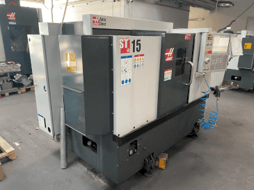 Vue de face de la machine HAAS ST-15