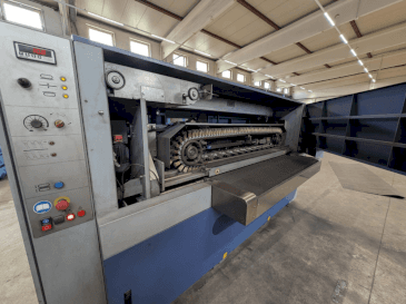 Vue de face de la machine LISSMAC SBM-M 1500 B2