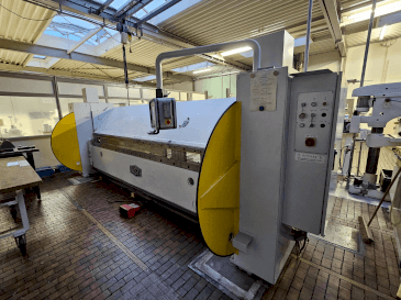 Vue de face de la machine SCHRODER-FASTI 215-40-4