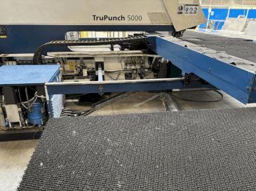 Vue de face de la machine TRUMPF TRUPUNCH 5000 S10