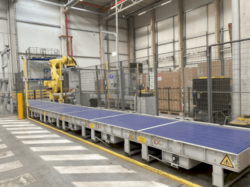 Vue de face de la machine FANUC M-2000iA/1700L