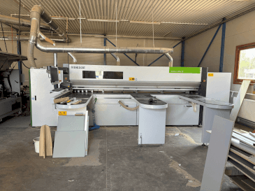 Vue de face de la machine BIESSE Selco WN 2