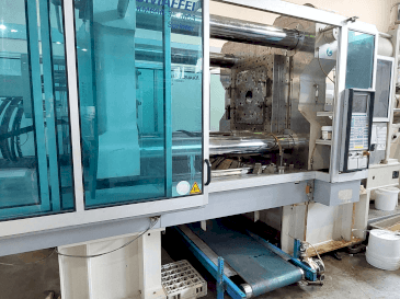 Vue de face de la machine Krauss Maffei 600 - 3500 C3