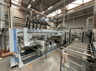 Vue de face de la machine Weeke profiLine BST 500/D