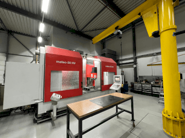Vue de face de la machine Matec 30-HV