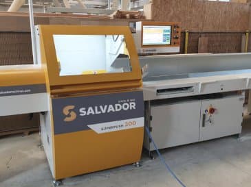 Vue de face de la machine SALVADOR Superpush 200