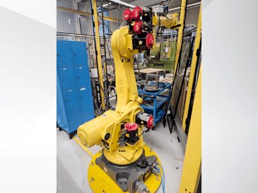 Vue de face de la machine FANUC R2000iB/165F