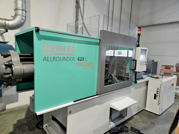 Vue de face de la machine Arburg Allrounder 420 C 1000 - 290 Golden Edition