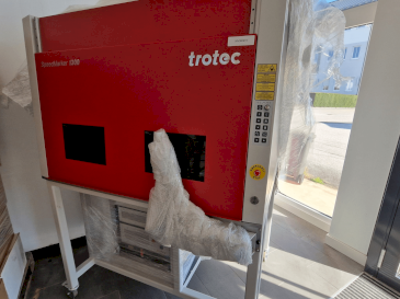 Vue de face de la machine Trotec SpeedMarker 1300