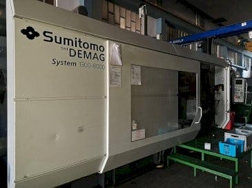 Vue de face de la machine Sumitomo Demag 1300-8000