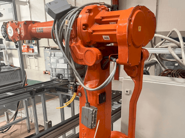 Vue de face de la machine ABB IRB 2400 M2004