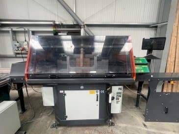 Vue de face de la machine TIGER UKA 600 Cross cut installation