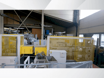 Vue de face de la machine Krauss Maffei KMD 75 XS/P