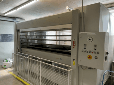 Vue de face de la machine LANGZAUNER LZT 80 /5-SO