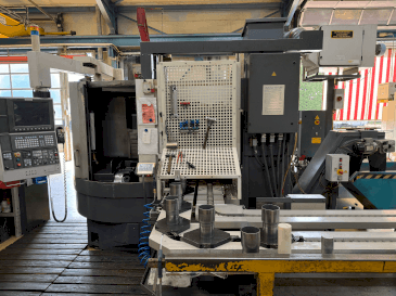 Vue de face de la machine Okuma LVT 300-M