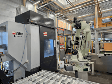 Vue de face de la machine HAAS UMC-750SS