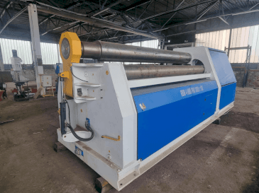 Vue de face de la machine Metallkraft  RBM 4 HMS Pro 3050-150