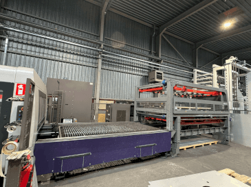 Vue de face de la machine Bystronic ByTrans 3015 Standard