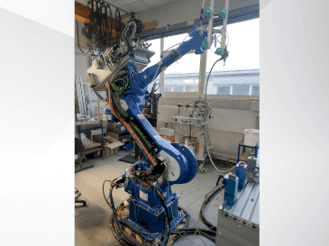 Vue de face de la machine Yaskawa 6VX88
