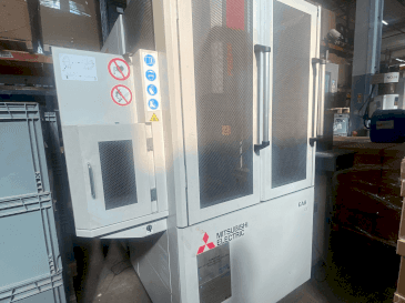 Vue de face de la machine Mitsubishi EA8