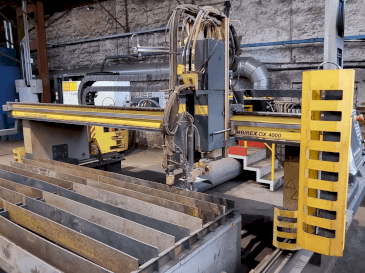Vue de face de la machine ESAB Combirex DX 4000