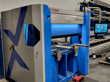 Vue de face de la machine Euromac FXbend 1547
